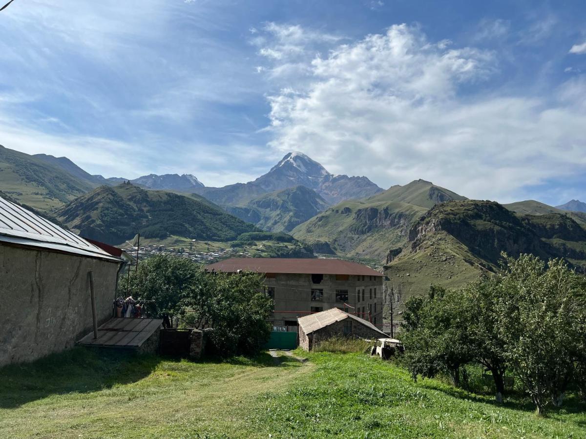 Mikheil Pitskhelauri Guest House Казбеги Экстерьер фото